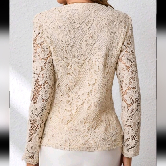 Elegant Women's Long Sleeved Lace Stand Up Collar Button Up Shirt - Picture 2 of 5